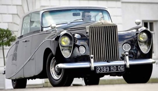 ex-Nubar Gulbenkian 1956 Rolls-Royce Silver Wraith 4.9-Litre LWB ‘Perspex Top’ Saloon a Hooper & Co karosszéria-építő munkája.