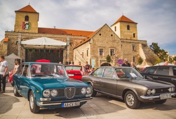 Olasz autók parádéztak a Thury Várnál Várpalotán