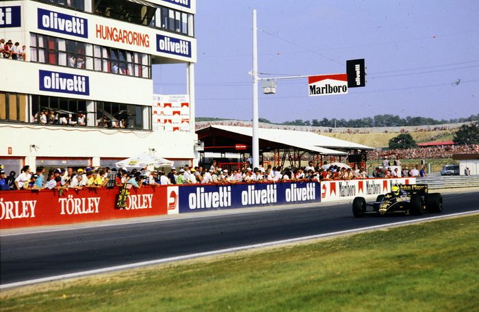 Formula 1 elso magyar nagydij a Lotus Renault csapat versenyautojaban Ayrton Senna resize